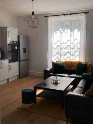 Sheffield Apartment | Sapphire Suite