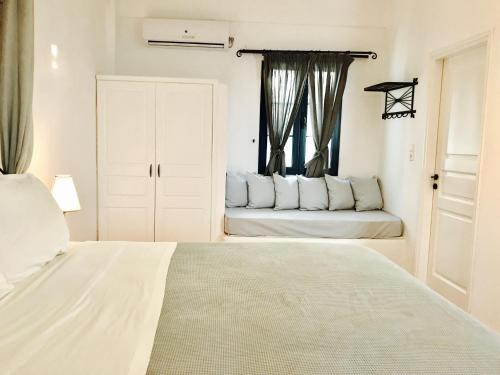 Mandrakia Apartment | Sarakiniko View Studios