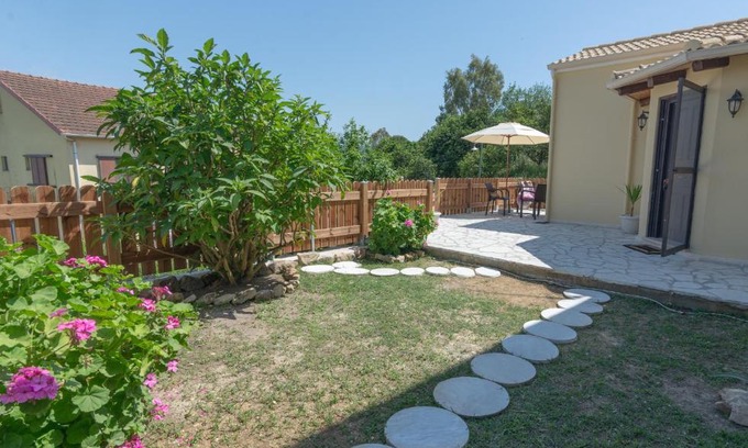Termenades Apartment | Saralen cottage in North Corfu
