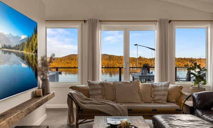 Saratoga House | Saratoga Bayfront Haven Ferry Kayaks BBQ