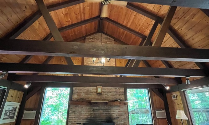Saratoga Springs House | Saratoga Springs Adirondack Lodge Overlooking Stream