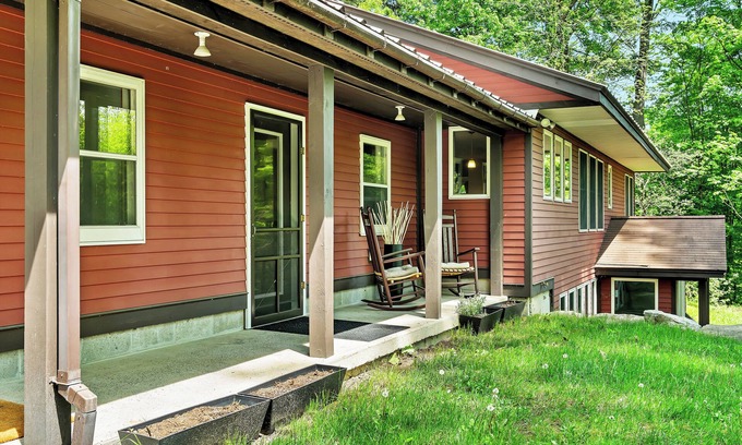 Saratoga Springs House | Saratoga Springs Guesthouse, 8 mins to TRACK, SPAC, Downtown, Belmont Beauty in Saratoga Springs