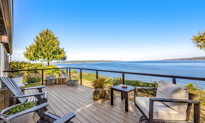 Langley House | Saratoga Waterview Escape
