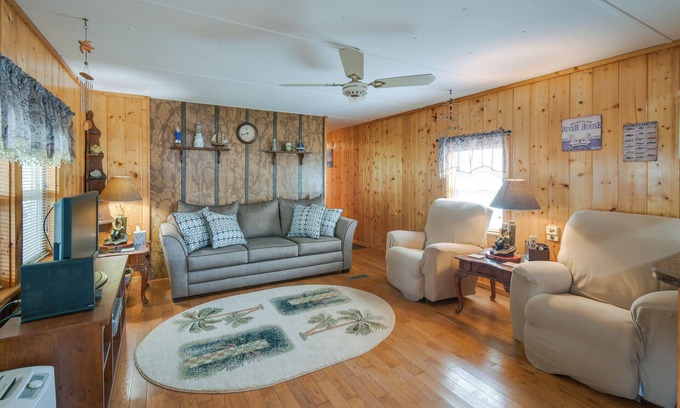 Satsuma House | Satsuma Home w/Fire Pit + Dunns Creek Access!