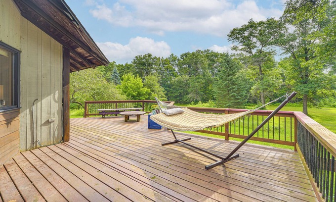 Sand Creek Cabin | Sauna & Porch: 'Writer's Croft of Otter Creek' Gem