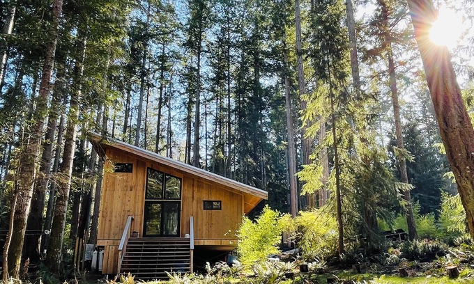 Savary Island Cabin | Savary Mid Island Modern