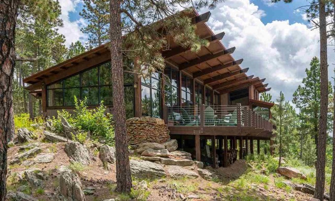 Hermosa House | Savor tranquility with Mt. Rushmore views and nearby Custer State Park.