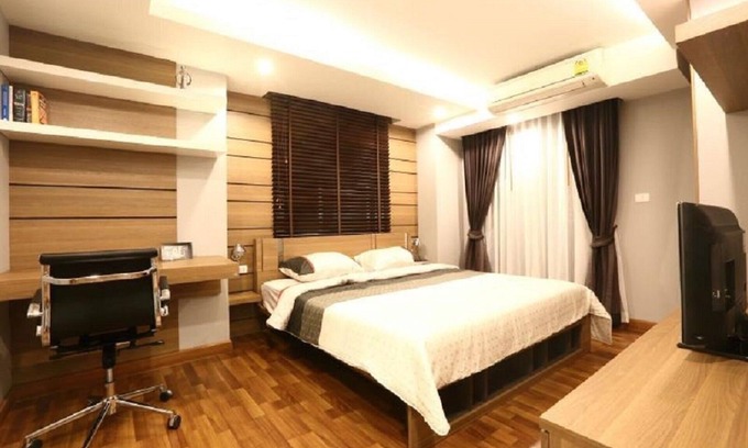 Khlong Toei Condo | SB Home 2BR Apartment 82spm, Sukhumvit/WIFI/TV/BIG POOL/BTS