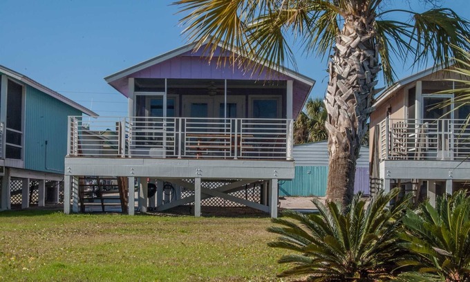 Cape San Blas Cottage | Scallop Cove #3 - Phish Headz - Bayfront, 3 Min Walk to Gulf, Pet Friendly, No Min Nights.
