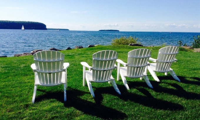 Ephraim Cottage | Scandi-inspired Loft - Historic - Waterfront - Pet Friendly - Open year around