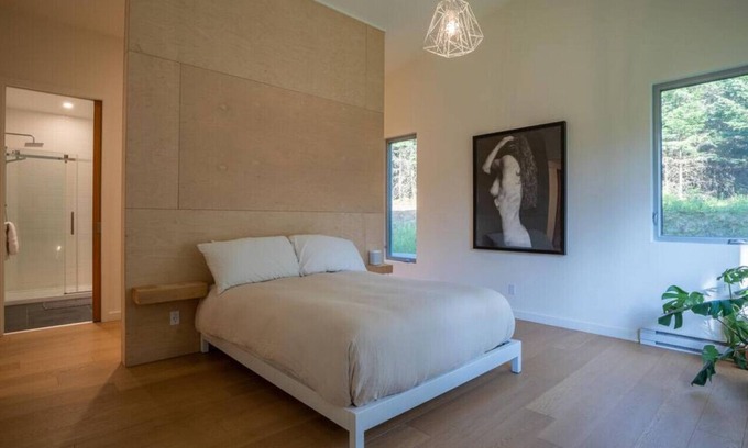St-Adolphe-d'Howard Cabin | Scandinavian
