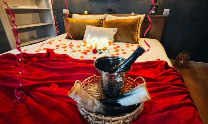 Saint-Maurice Apartment | Scandinavian escape, heart of Nordic times/Private spa/Cinema/10 min center