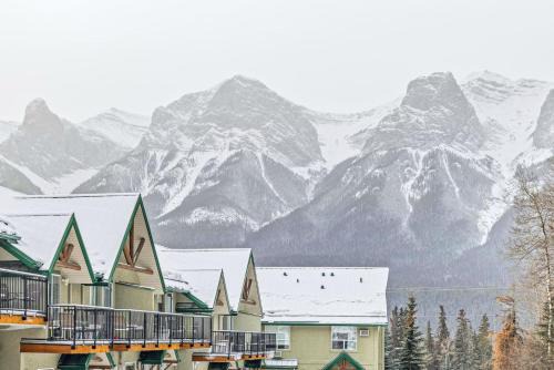 Harvie Heights House | Scenic 2BR Haven with MTN Views Near DT Banff