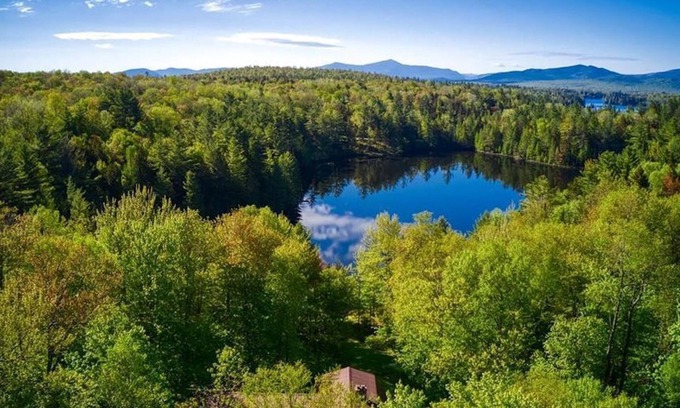 Vermontville Cabin | SCENIC ADIRONDACK LAKEFRONT LOG HOME, TWO SKI MOUNTAINS, SNOWMOBILE TRAILS