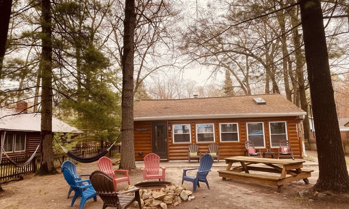 Gladwin Cabin | Scenic Cabin by the Lake