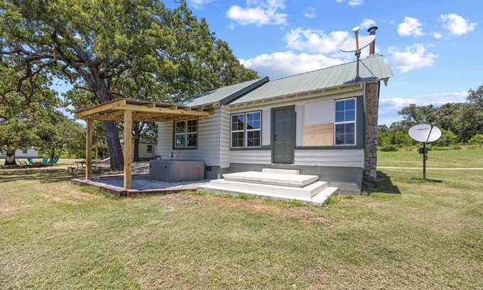 Madill Cabin | Scenic Lake Retreat for groups & Families | 4 private cabins- sleeps 22