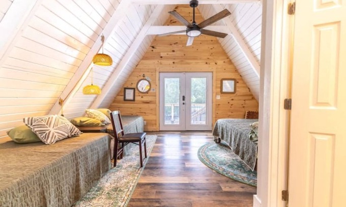 Ashley Oaks Apartment | Scenic Lake Retreat - Open Layout - Pontoon Rentals - BBQ Grill