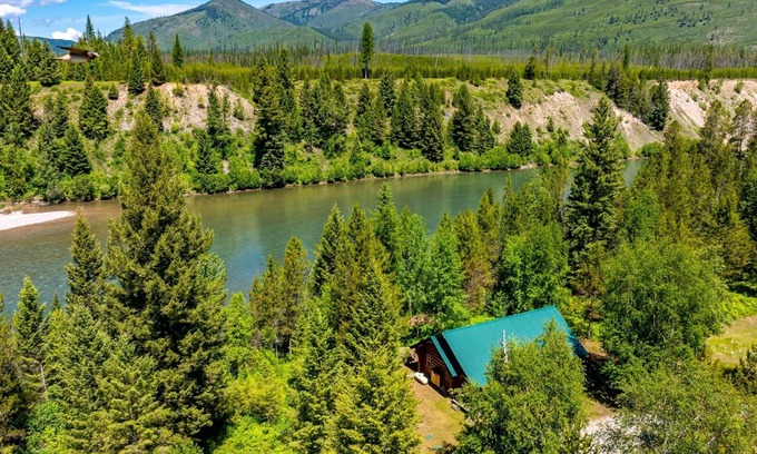Whitefish Cabin | Scenic Log River View Cabin