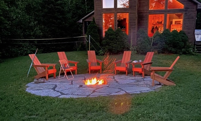 Highlands East Cottage | Scenic Paudash Lake Rental: Comfortable Cottage for Nature Lovers and Adventures