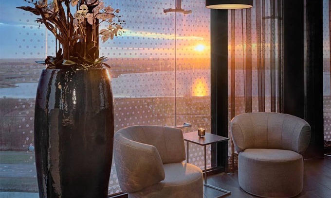 Zuidoost Hotel | Scenic Urban Stay | Near Keukenhof, Tulip Fields & De Hoge Dijk Golf
