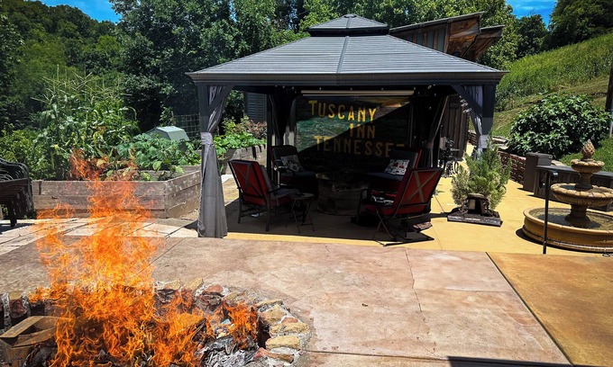 Chestnut Mound Bed & Breakfast | Scenic views and quiet comfort! The Piccolo private getaway @ Tuscany Inn