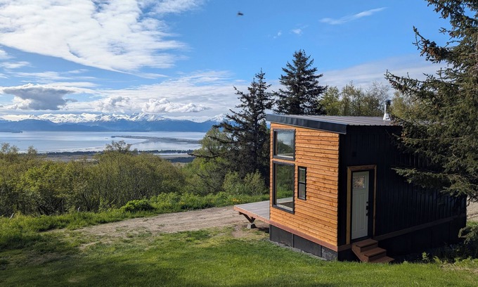 Homer Cabin | Scenic Views Hilltop Cabin