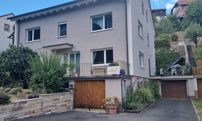 Eltmann Condo | Schöne 105 m² Ferienwohnung in Ruhiger Lage