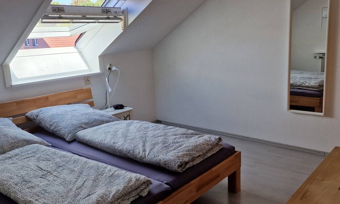 Konigstadten Apartment | Schöne 3 Zimmer Wohnung mit Klimaanlage, Zentral und Naturnah