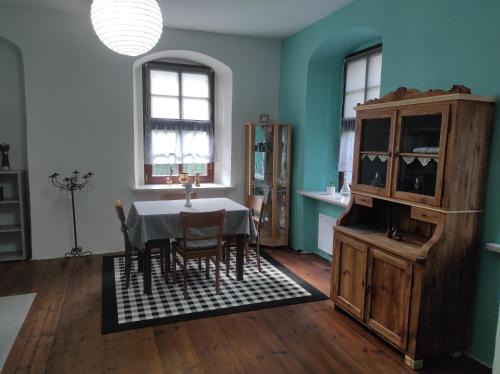 Großeutersdorf Apartment | Schöne gemütliche Ferienwohnung am Saaleradweg