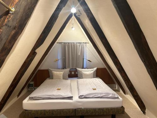 Fishermen's Quarter Hotel | Schiefes Haus