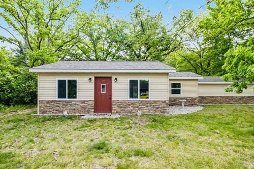 Mecosta House | School Section Cottage Lake Access