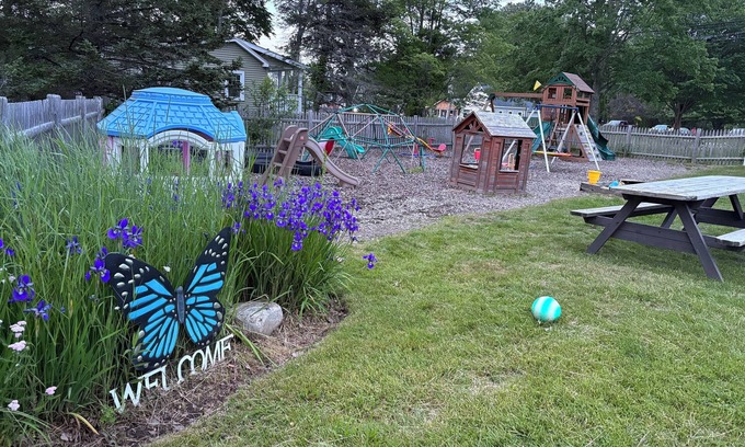 Wells Condo | Schoolhouse Loft by the Sea: ocean view, AC/heat, satellite WiFi, BBQ playground