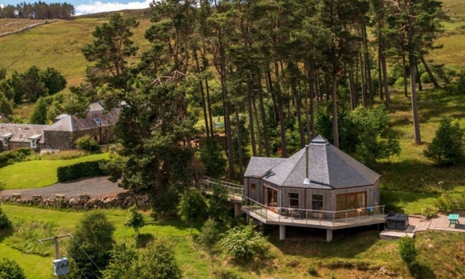 Blairgowrie Cottage | Scots Pine Treehouse - a treehouse that sleeps 2 guests in 0 bedrooms