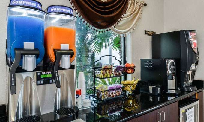 Clodine Hotel | Scottish Inn & Suites Highway 6 South