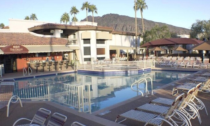 Arcadia Condo | Scottsdale Camelback Resort Spacious 2BR Condo with Picnic Area