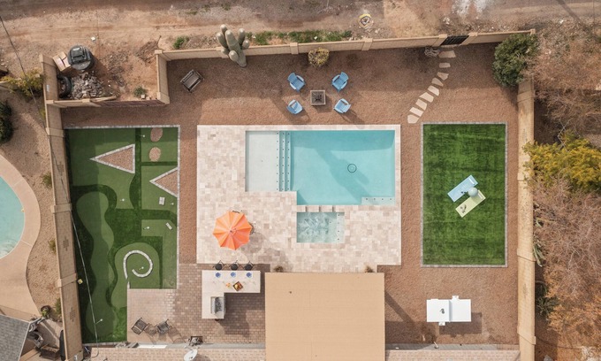 Scottsdale Country Acres House | Scottsdale Playhouse | Pool & Mini Golf in OldTown