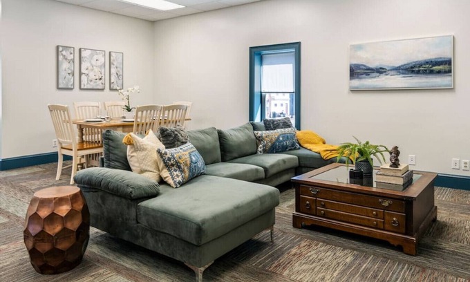 Scottsville Apartment | Scottsville 4-Bdrm Loft/Sleeps 6/Onsite Parking