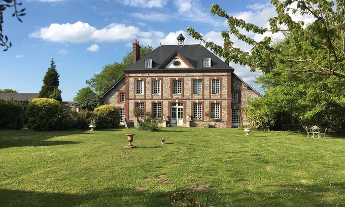Angerville-la-Martel Bed & Breakfast | Sea and countryside, at Michel and Nicole's place