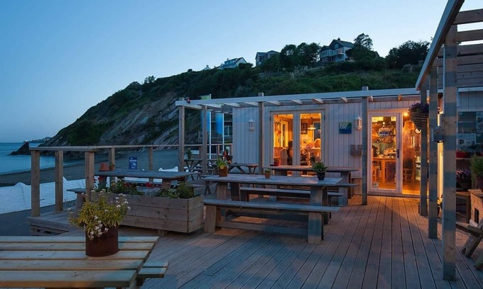 Millendreath Apartment | Sea Breeze Premier apartments are perfect for a getaway with friends.
