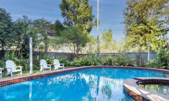 Rapid Creek House | Sea Breezes on the Foreshore | Massive Pool