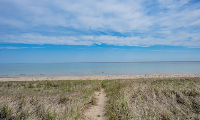 Sagamore Beach Cottage | Sea Haven Cottage: Nautical Charm Awaits