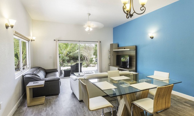 Long Bay Hills Villa | Sea La Vie - Beachside 1 Bedroom Unit #6