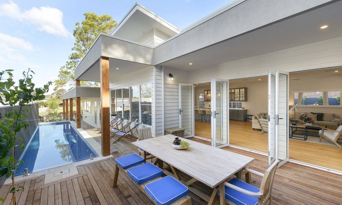 Flinders House | Sea La Vie - walking distance to the beach and the charming village of Flinders