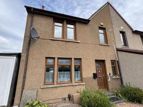 Methil House | Sea Road Retreat - Great for contractors