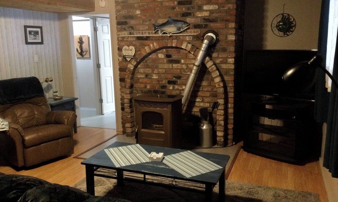 North Cowichan House | Sea Shell Inn. A cozy hideaway