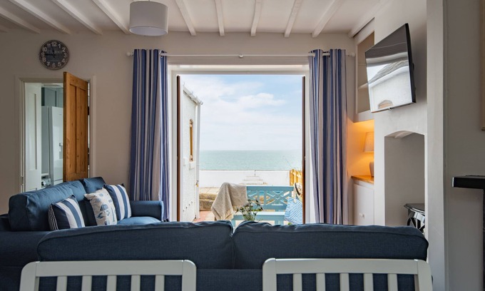Sandgate House | Sea Spray Cottage by Bloom Stays - a holiday let that sleeps 4 guests in 2 bedrooms