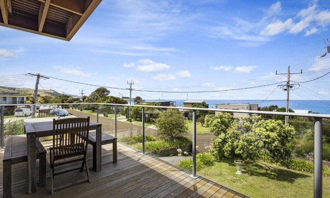 Skenes Creek House | Sea Sunrise Ocean Views and Walk To Beach