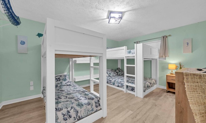 Gulf Lagoon Beach House | Sea Turtle ~ Cozy getaway less than 1/4 of a mile from the beach!
