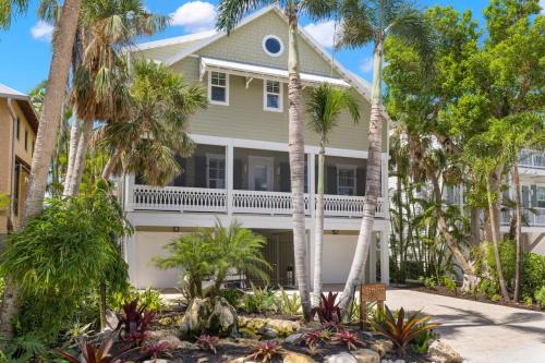 Captiva House | Sea U Soon - Premier 4 Bedroom Villa with Heated Pool