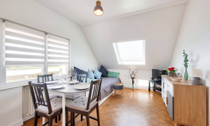 Plouneour-Brignogan-Plages Apartment | Sea View – 100m from the Beach – 4 adults, 1 child